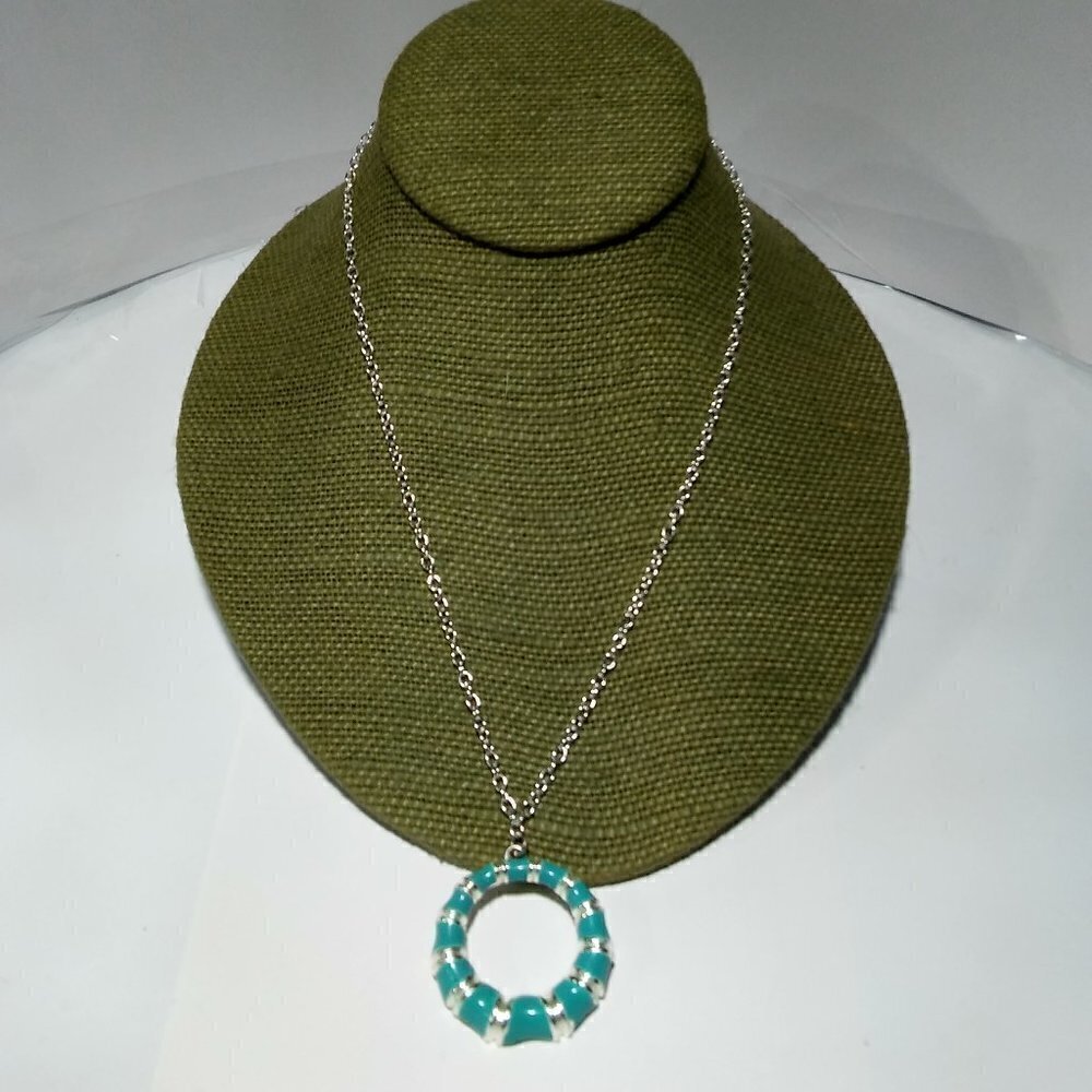 Women`s silver tone blue necklace.